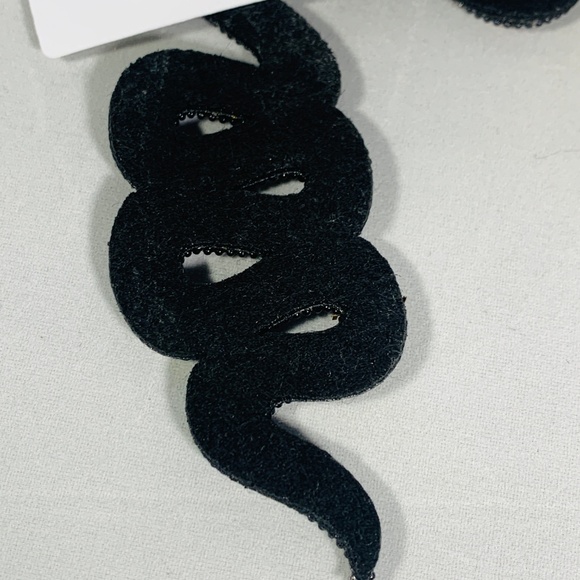 Snake earring with rhinestones....fabulous!! - Picture 4 of 4